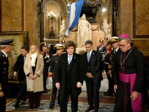 La Iglesia repite sus reclamos, pero Javier Milei no escucha y hace acordar a los Kirchner