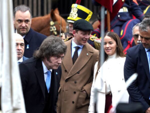 Santiago Caputo fue vestido de Peaky Blinders al Tedeum y explotaron las redes