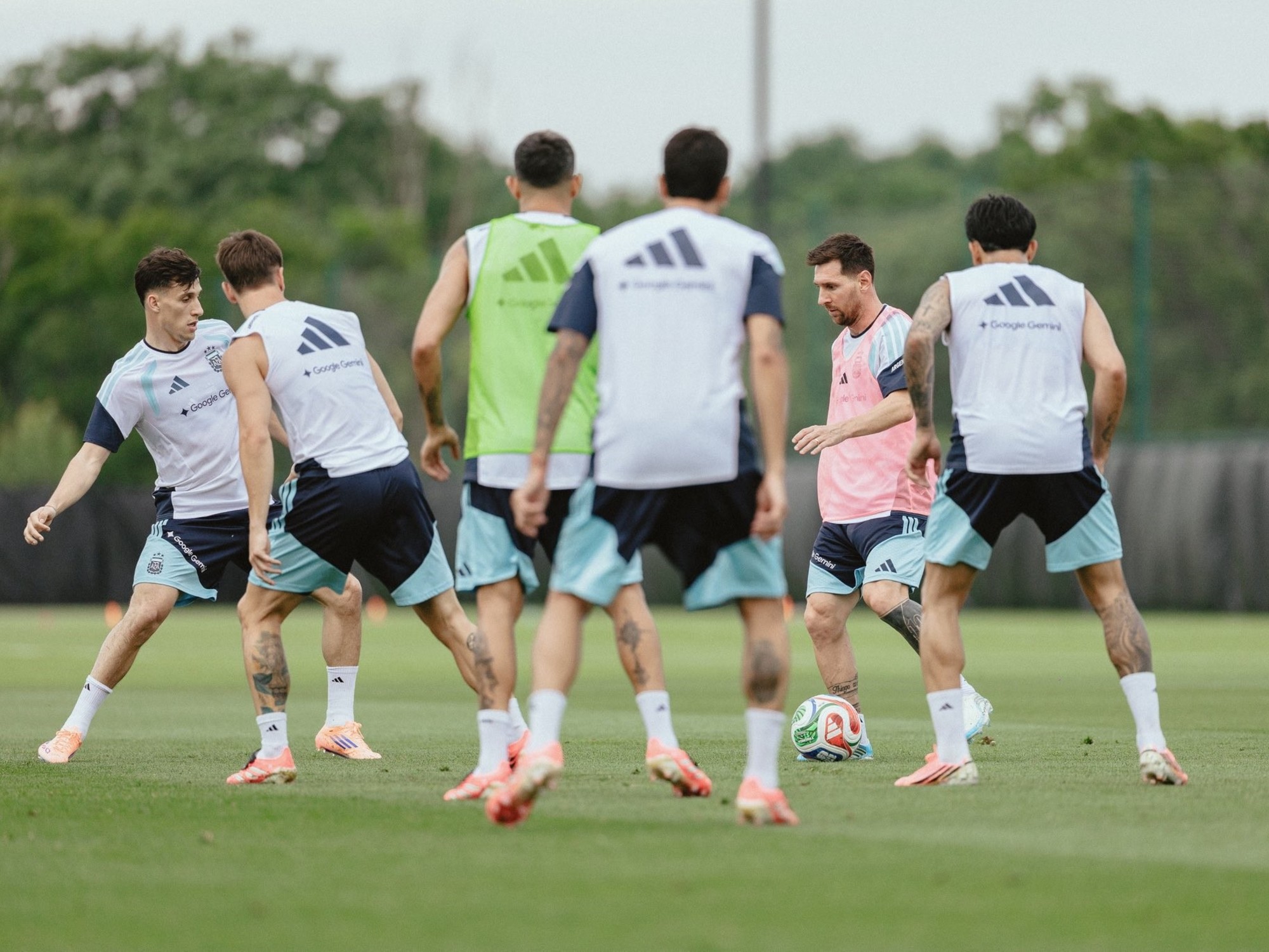 La formación de Argentina para el amistoso vs Honduras: Messi trabajó con el grupo por primera vez en Kansas y los tres espacios a definir