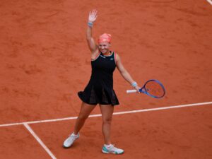 Bombazo en Roland Garros: la rusa Shnaider, 25 del ranking, bajó a la número 1 del mundo Sabalenka y se metió en semifinales