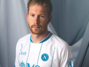 Napoli homenajea a la Argentina de Maradona: presentó una camiseta inspirada en su vínculo con el país