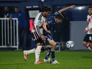 Las lesiones de Correa, Arambarri y Acuña agravaron otra noche complicada para River