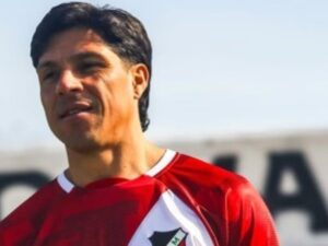 Enzo Pérez fue expulsado en la Primera Nacional: gesto polémico y mucha bronca