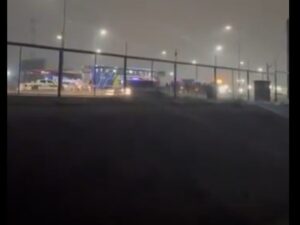 Balean a uno de los micros que trasladaba a hinchas de Tigre, tras el duelo copero con Nacional en Uruguay: hay un herido