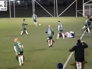 Violenta agresión en el fútbol Senior: un jugador golpeó al juez de línea y lo dejó inconsciente en Racing – San Miguel