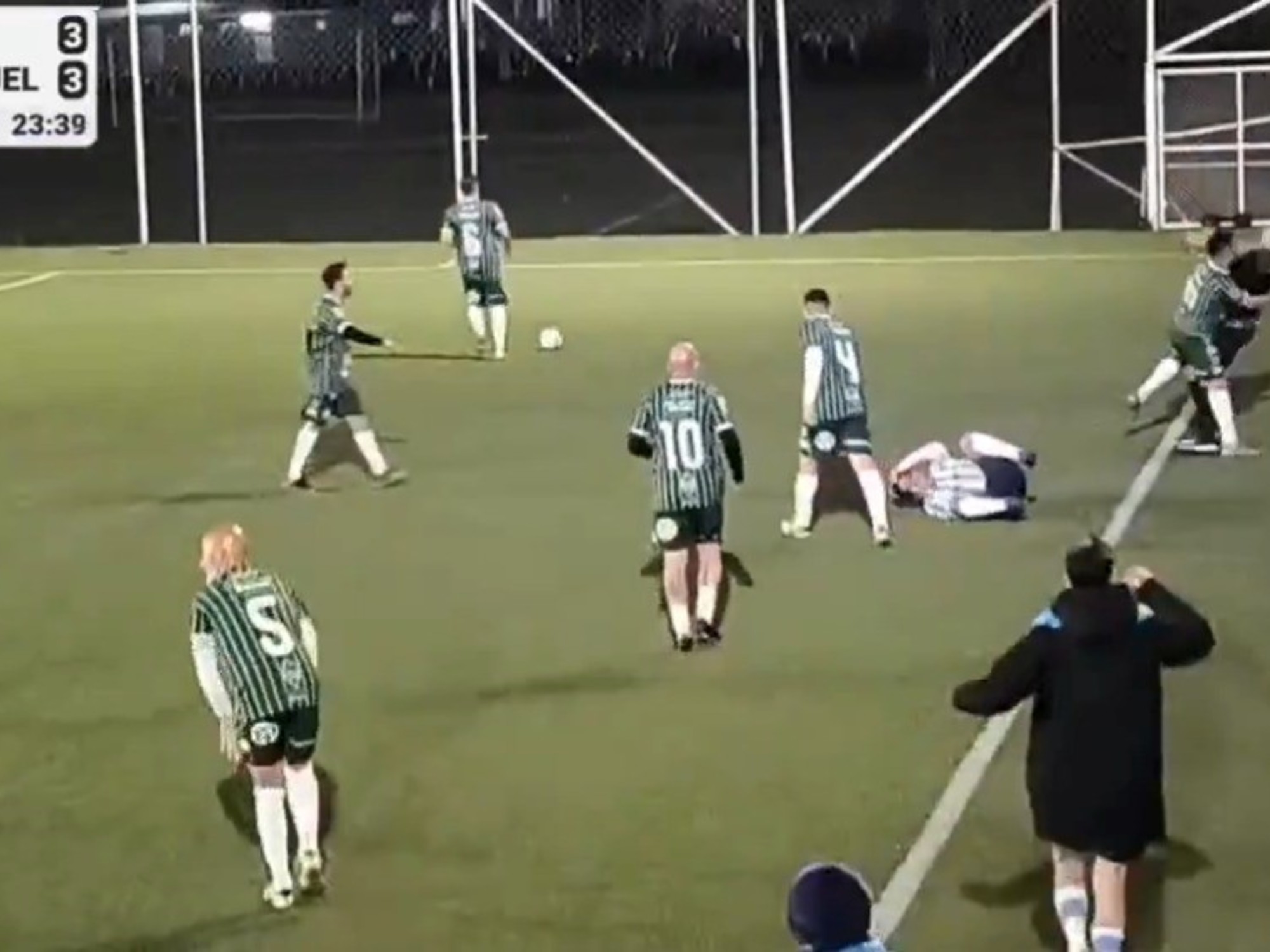Violenta agresión en el fútbol Senior: un jugador golpeó al juez de línea y lo dejó inconsciente en Racing – San Miguel