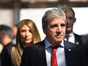 Luis Caputo celebró el sobreseimiento de sus hermanos por el supuesto vínculo con Revolución Federal: “La persecución más ridícula de la historia”