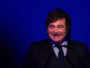 Javier Milei y sus medidas, EN VIVO: “Debe ser difícil aceptar que has sido engañado por un chanta”, la ironía del Presidente a su detractores por la reactivación económica