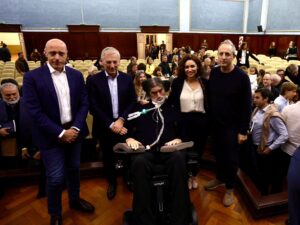Esteban Bullrich presentó su nuevo libro en la UBA, rodeado de periodistas y dirigentes