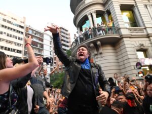 Malvinas, algoritmos, territorio y Milei: la receta de LLA para no perder a los menores de 30